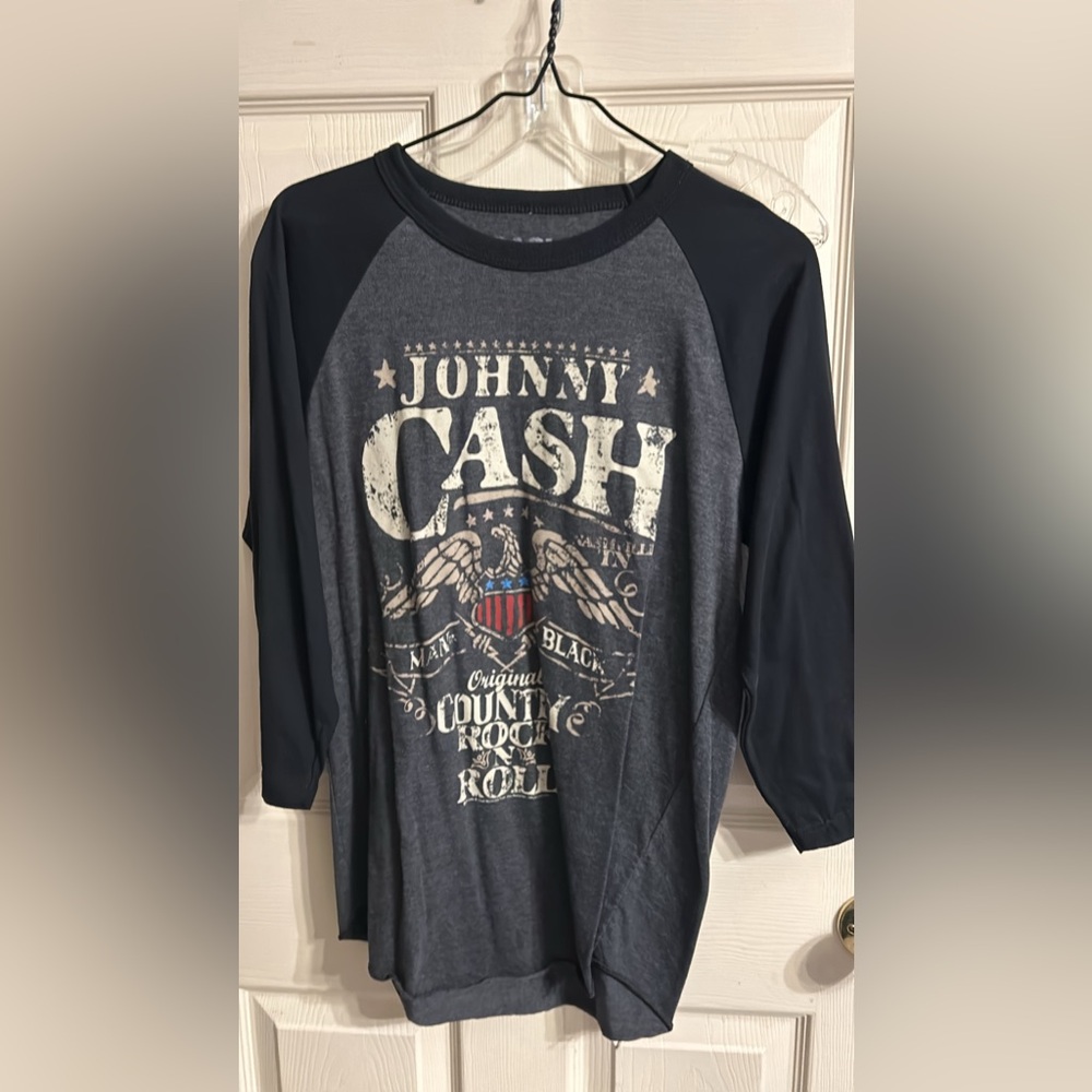 Johnny Cash 3/4 sleeve graphic tee - size med - like new